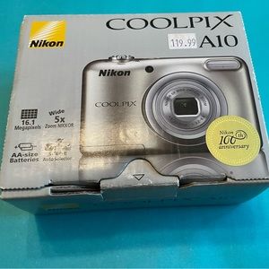 Nikon Coolpix A10 digital camera, SD card and card reader for IPhone.